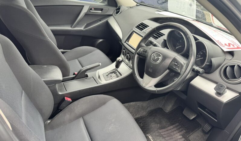 
								Mazda Axela 2011 full									