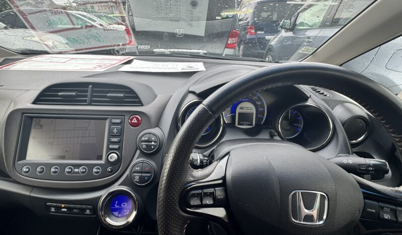 
								Honda Fit Shuttle Hybrid 2012 full									