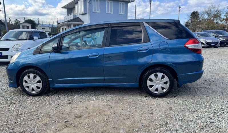 
								2011 Honda Fit Shuttle full									