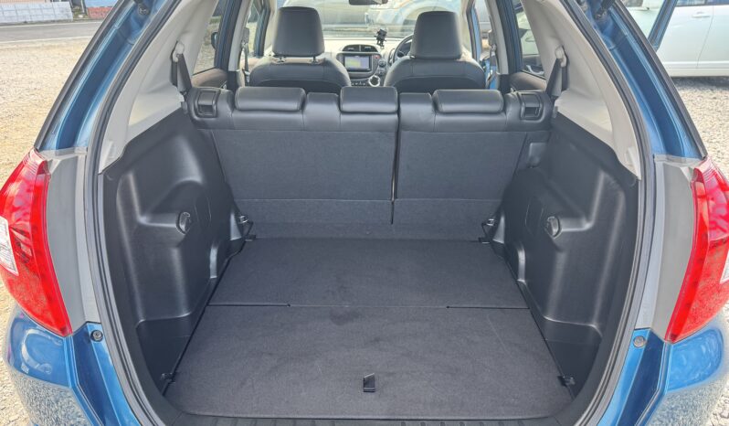 
								2011 Honda Fit Shuttle full									