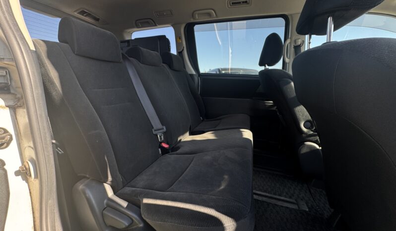 
								2013 Toyota Voxy full									