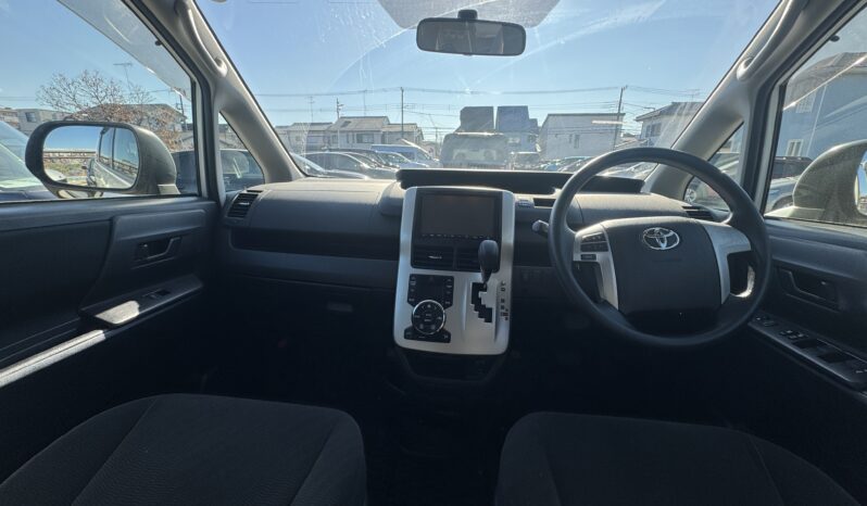 
								2013 Toyota Voxy full									