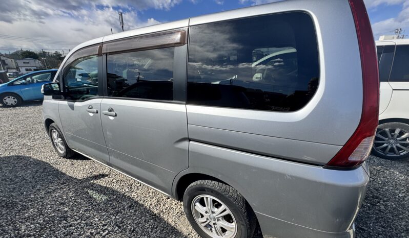 
								2009 Nissan Serena full									