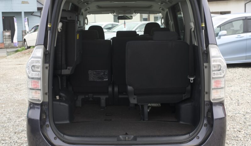 
								2010 Toyota Voxy full									